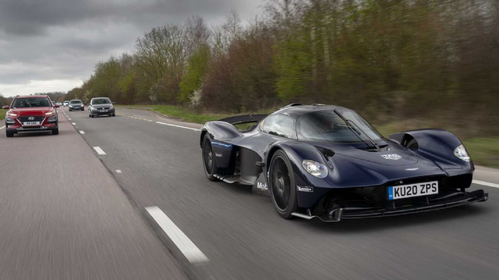 Βγήκε στο δρόμο η Aston Martin Valkyrie